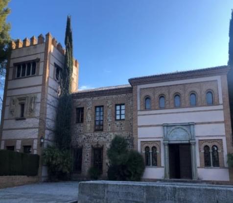 Huge Palace in Toledo on a farm with 44 hectares of olive groves