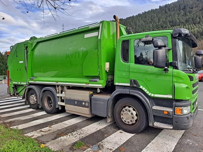 Subasta Camión Recogida de Basuras Scania P310  Gas Natural (GMC) 6x2, 310cv